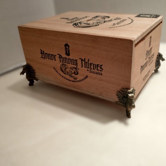 Suenos de Saundra Upcycled EXTREMELY RARE, Honor Among Thieves Cigar Box Storage - Picture 5 of 12